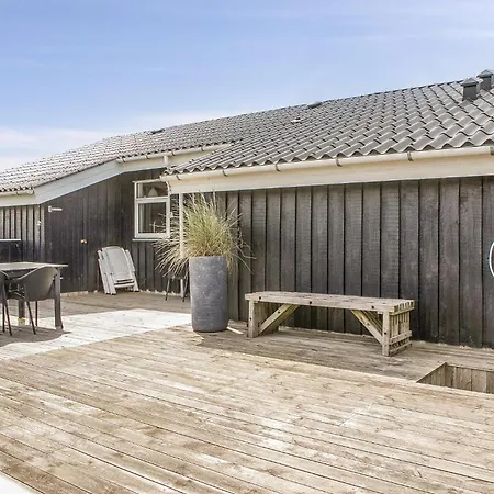 4 Bedroom Beautiful In Casa de Férias Løkken